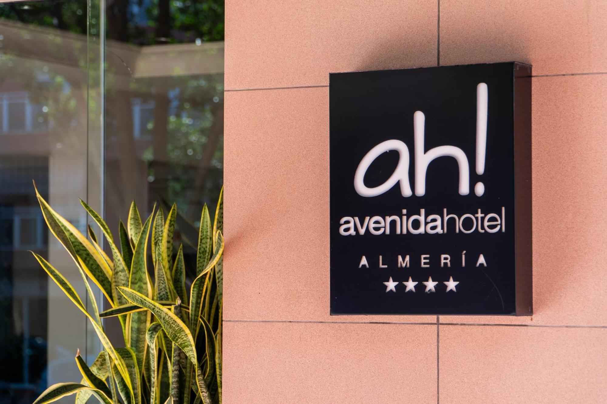 Avenida Hotel Almería Buitenkant foto